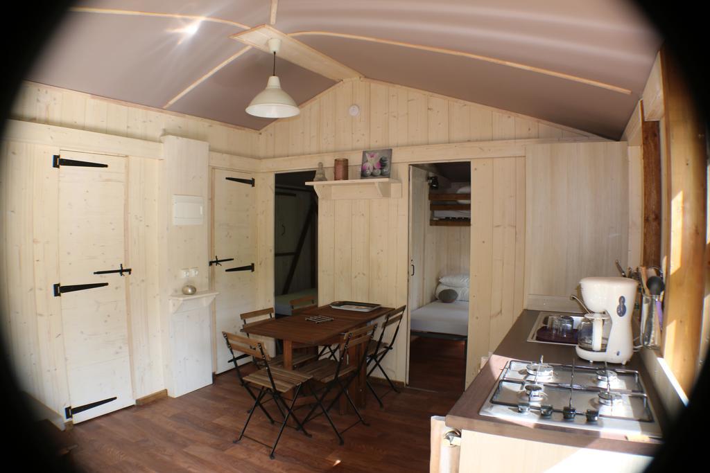 Camping Moulin De Chaules Saint-Constant 外观 照片